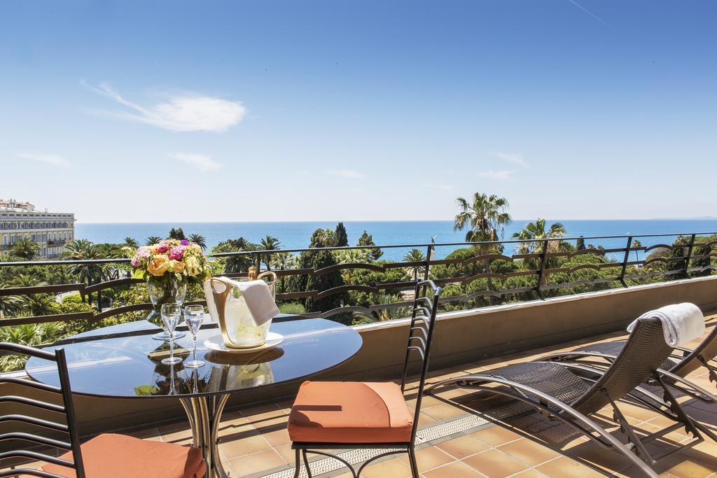 Отель B4 Plaza 4*