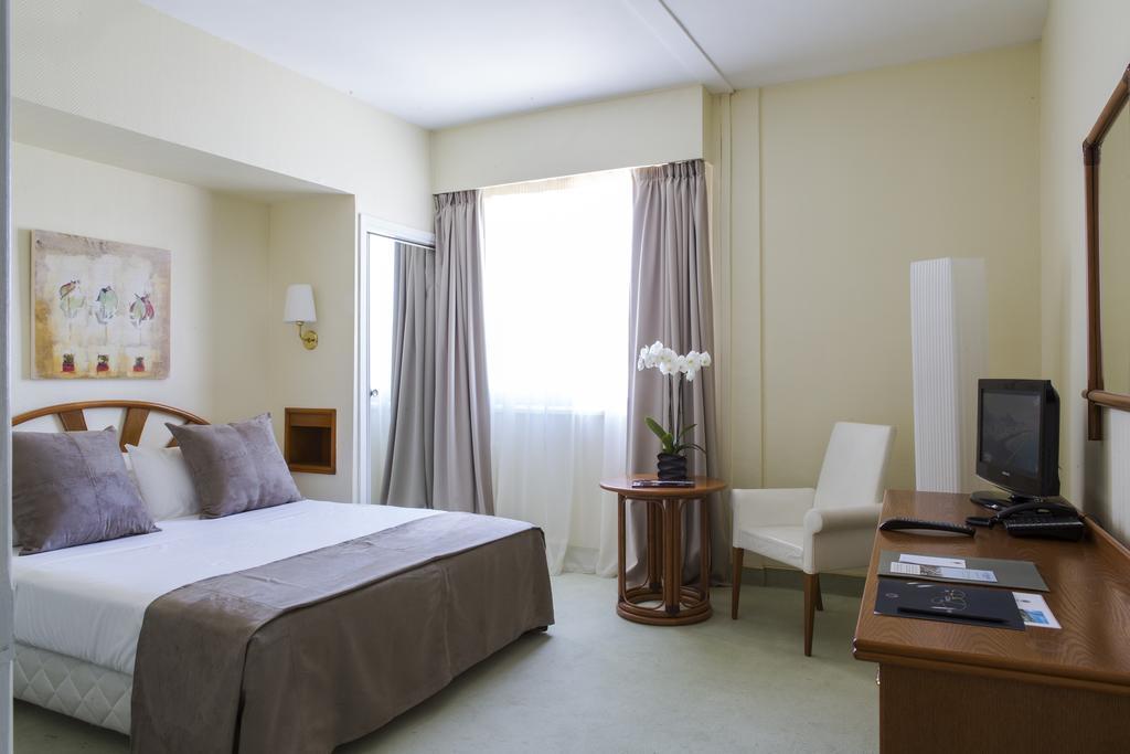 Фото B4 Plaza 4*