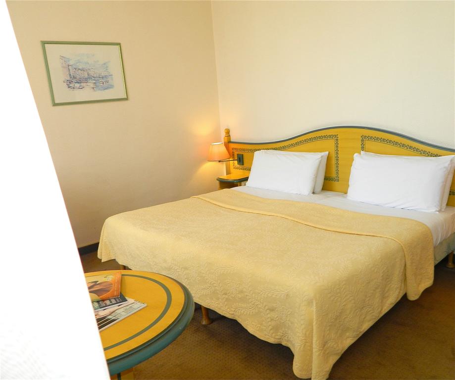 B4 Nice Park 4* суреті