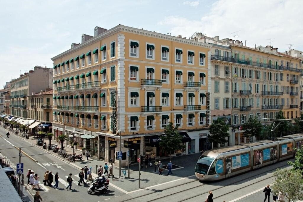 Univers 3* қонақ үйі