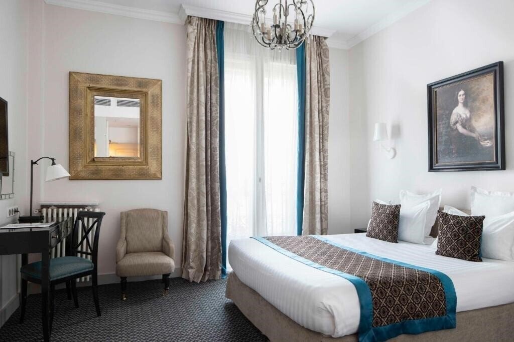 Отель Astotel Bradford Elysees 4*