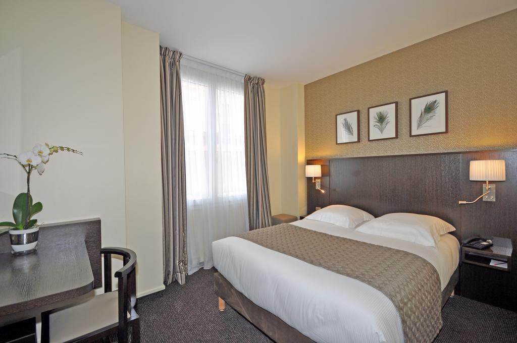 Фото Eiffel Saint Charles 3*