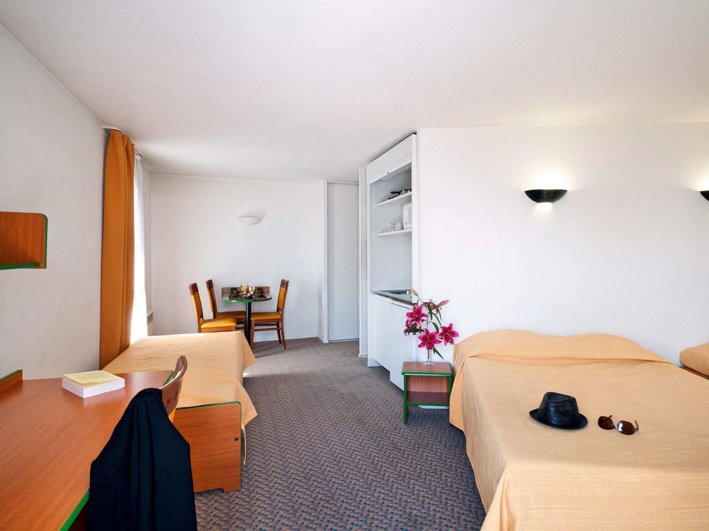 Отель Adagio Access La Defense Charr 3*