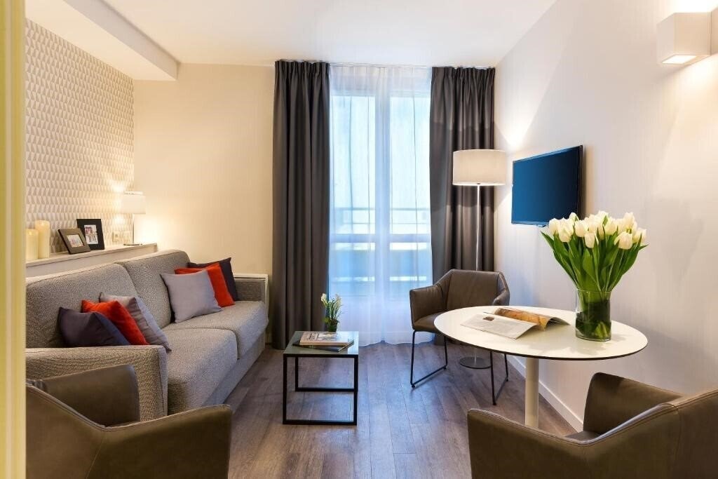 Отель Citadines Montmartre Paris 3*