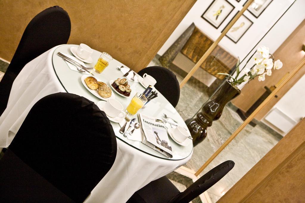 Фото Le Patio Saint Antoine Paris 4*