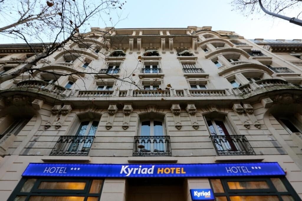 Фото Kyriad Paris 18e Montmatre 3*
