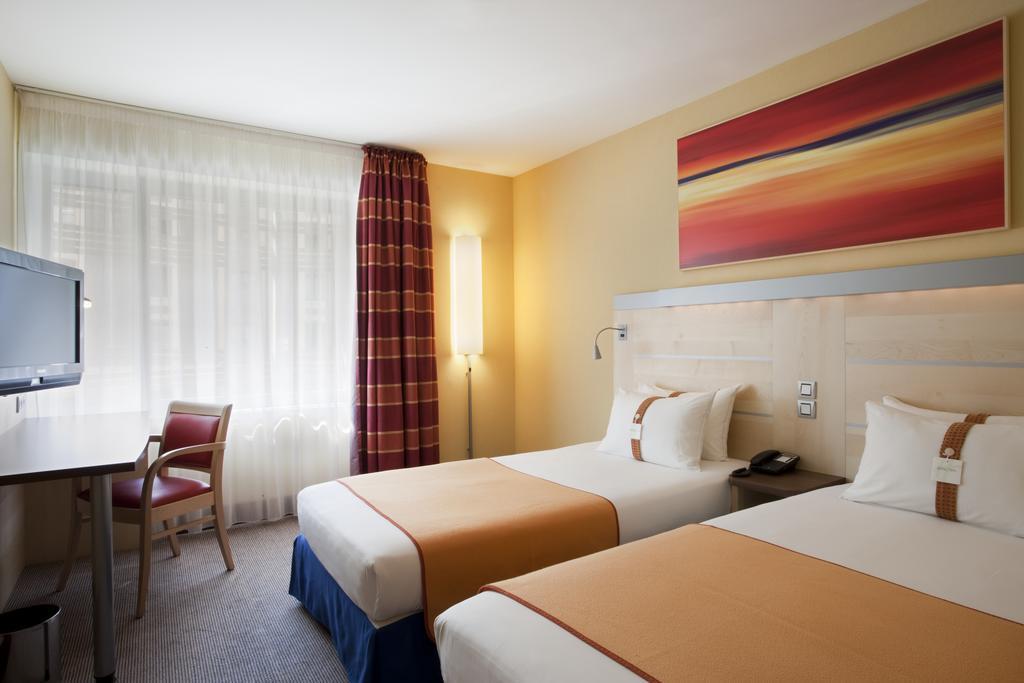 Отель Holiday Inn Express Paris Canal De La Villette 3*