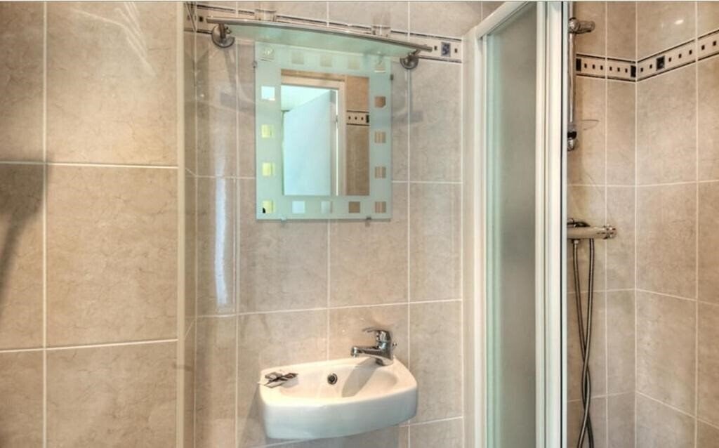 Hotel Edgar Quinet 2* фотосуреті