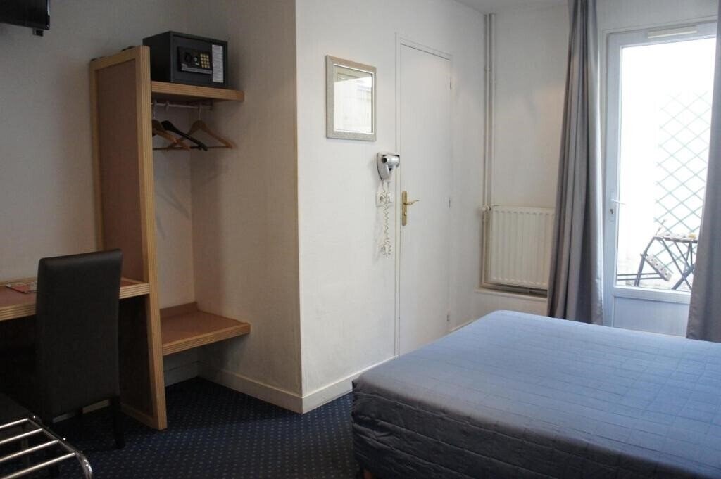 Hotel Edgar Quinet 2* суреті