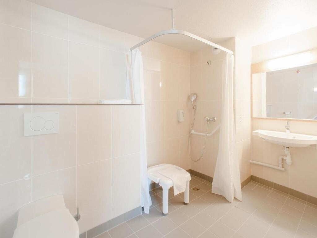 BB Hotel Paris Porte Des Lilas 2* суреті