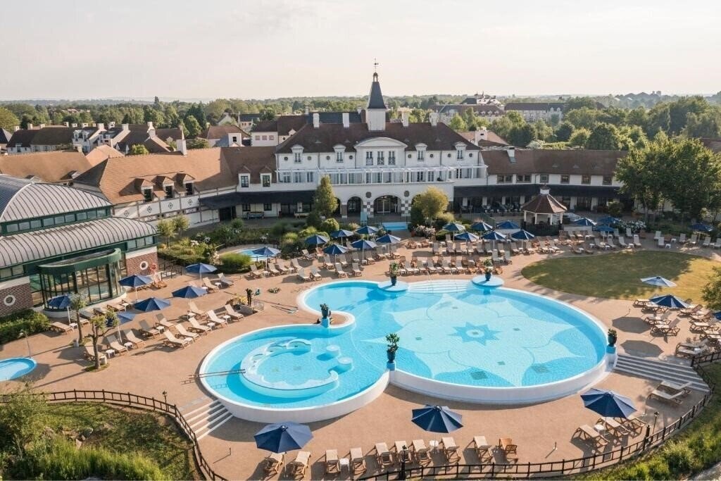 Marriot'S Village D'Ille De France 4* суреті