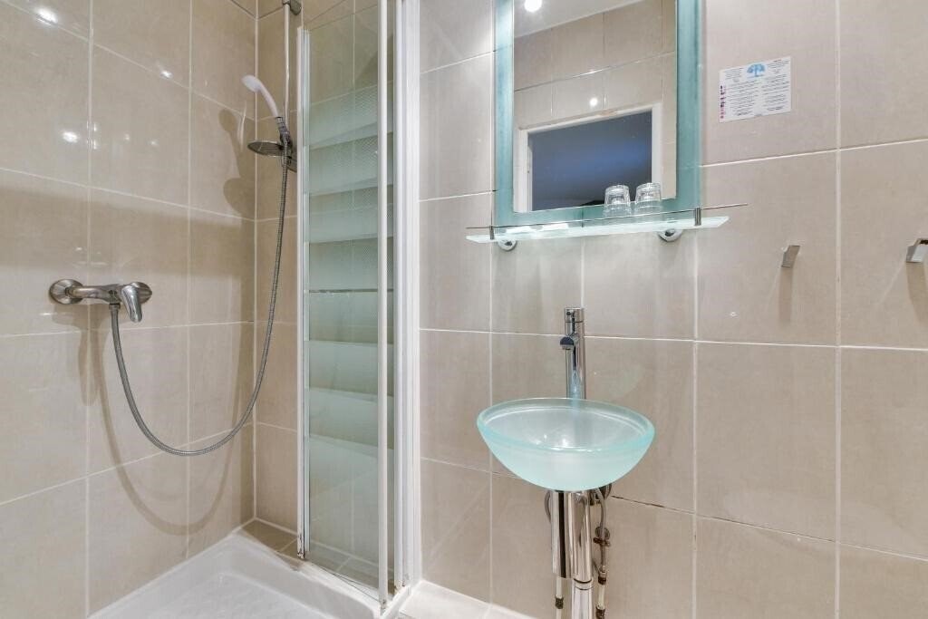 Hotel Angleterre Etoile 2* фотосуреті