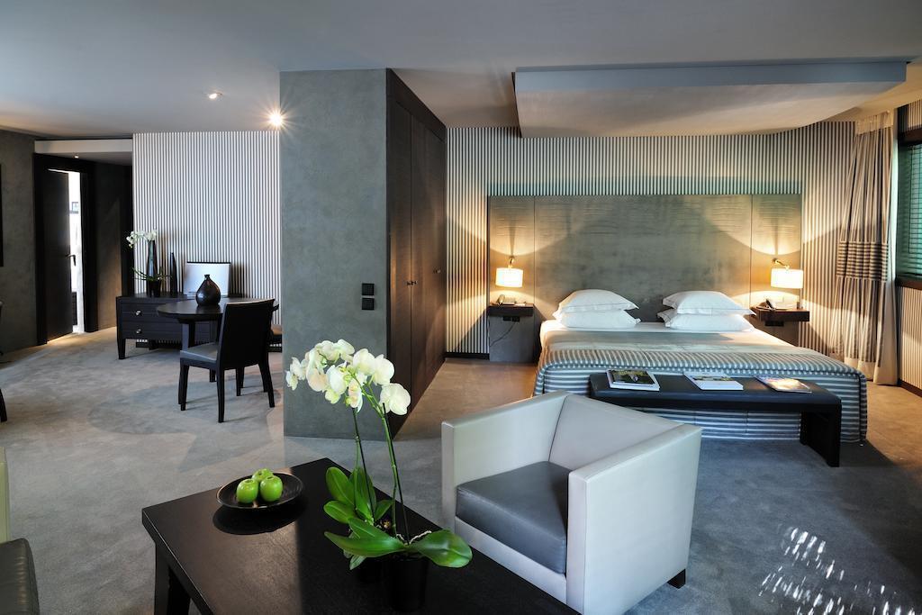 Отель Square 5*