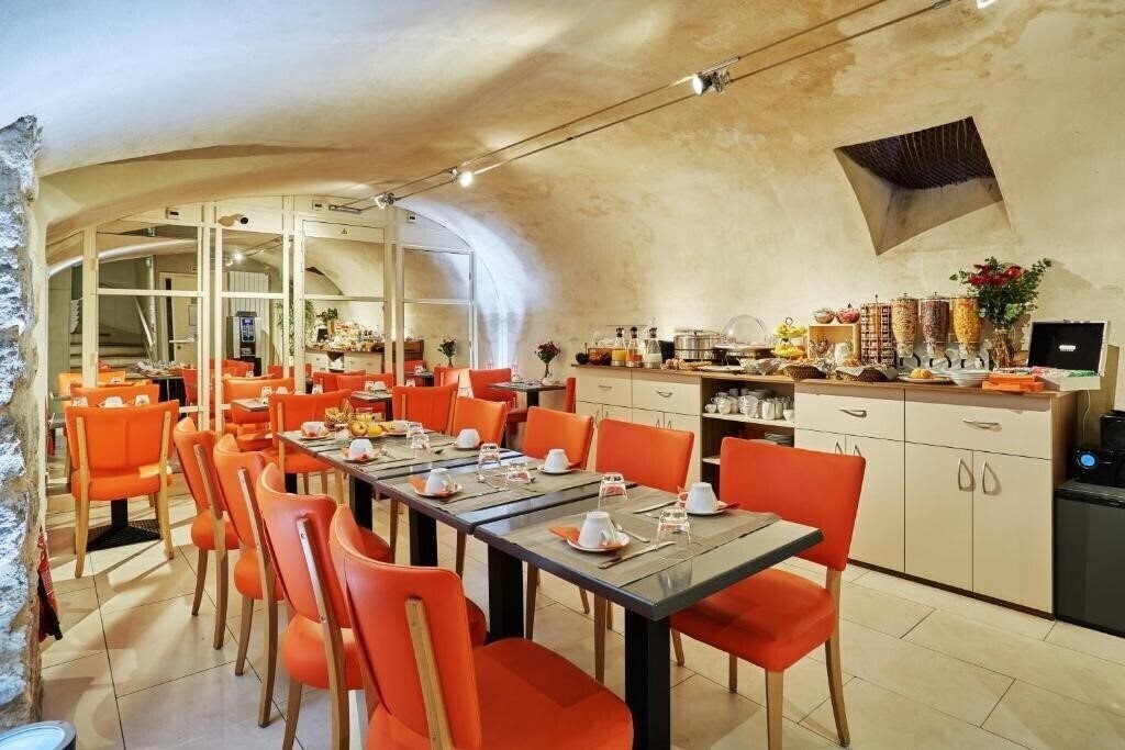 Le Relais Saint Charles 3* фотосуреті