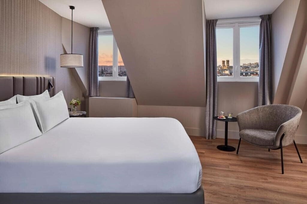 Фотография NH Paris Gare de l'Est (ex. Holiday Inn Gare de l'Est) 4*