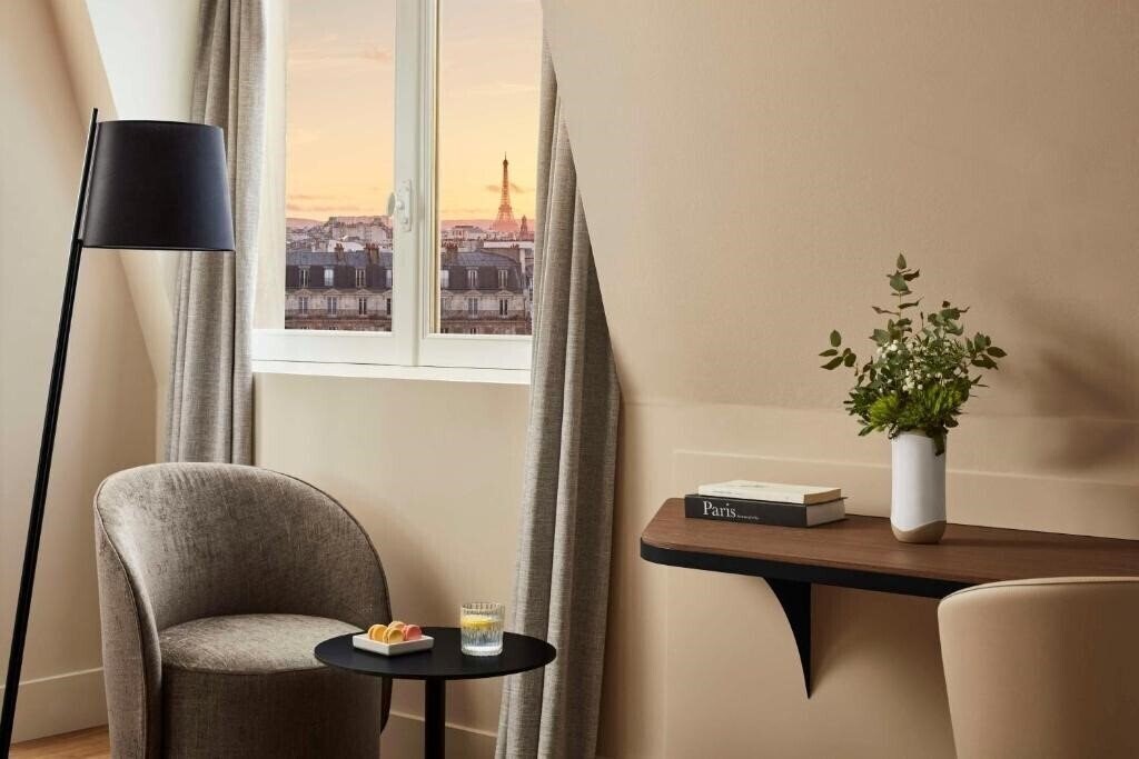 Изображение NH Paris Gare de l'Est (ex. Holiday Inn Gare de l'Est) 4*