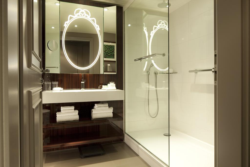 Фото Renaissance Paris Hotel Le Parc Trocadero 5*