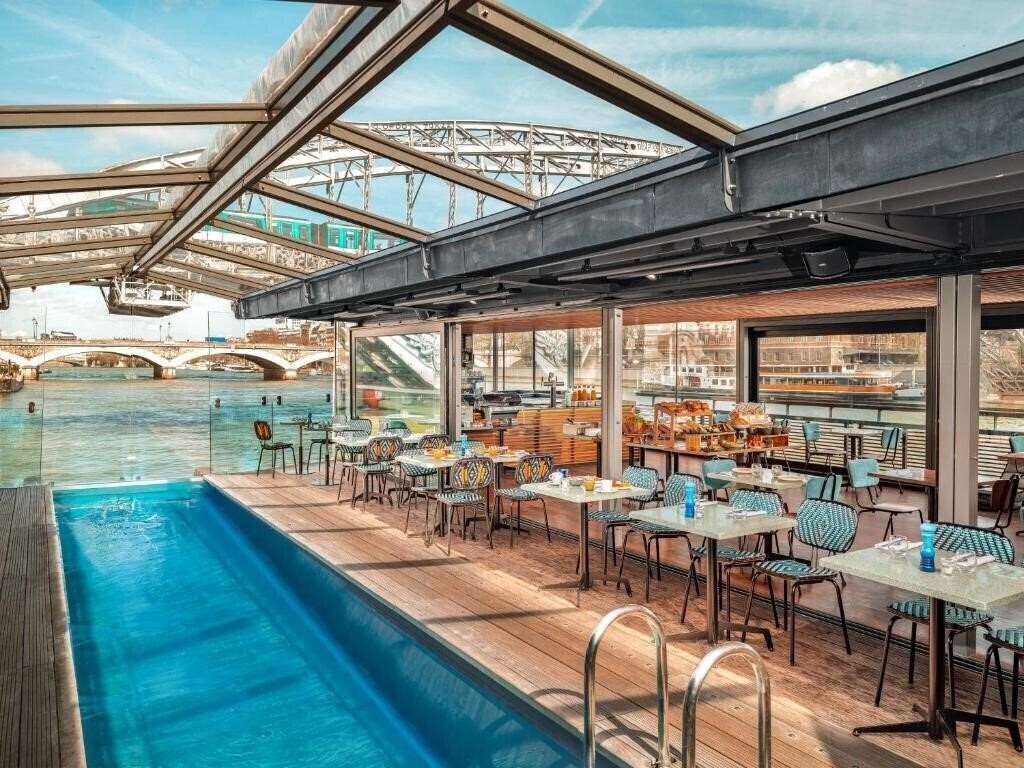 Отель Off Paris Seine 4*