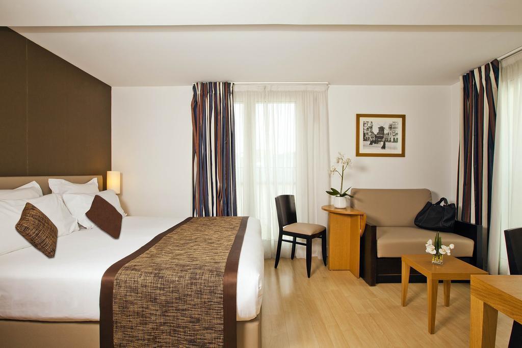 Отель Residhome Opera 4*