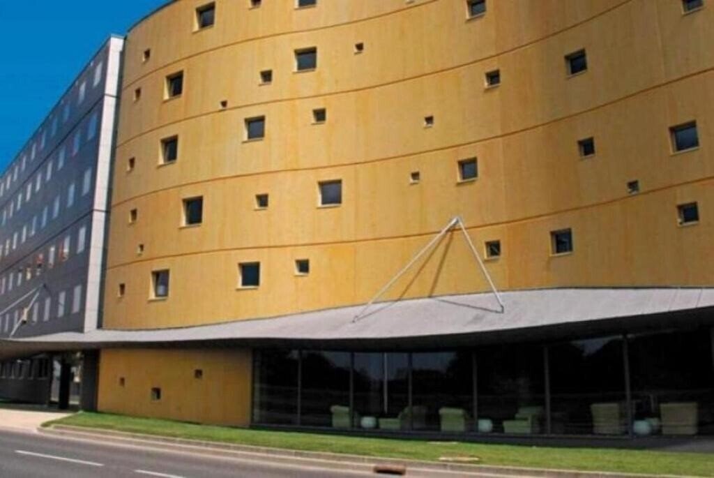 Standing Hotel Suites by Actisource 4* қонақ үйі