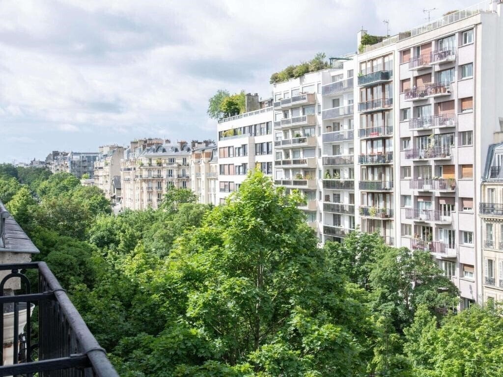 Отель Mercure Paris Montparnasse Raspail 4*