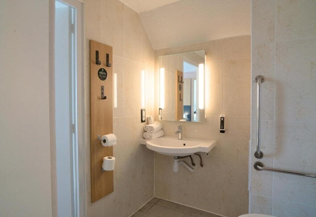 B&B Hotel Dreux Centre 2* фотосуреті