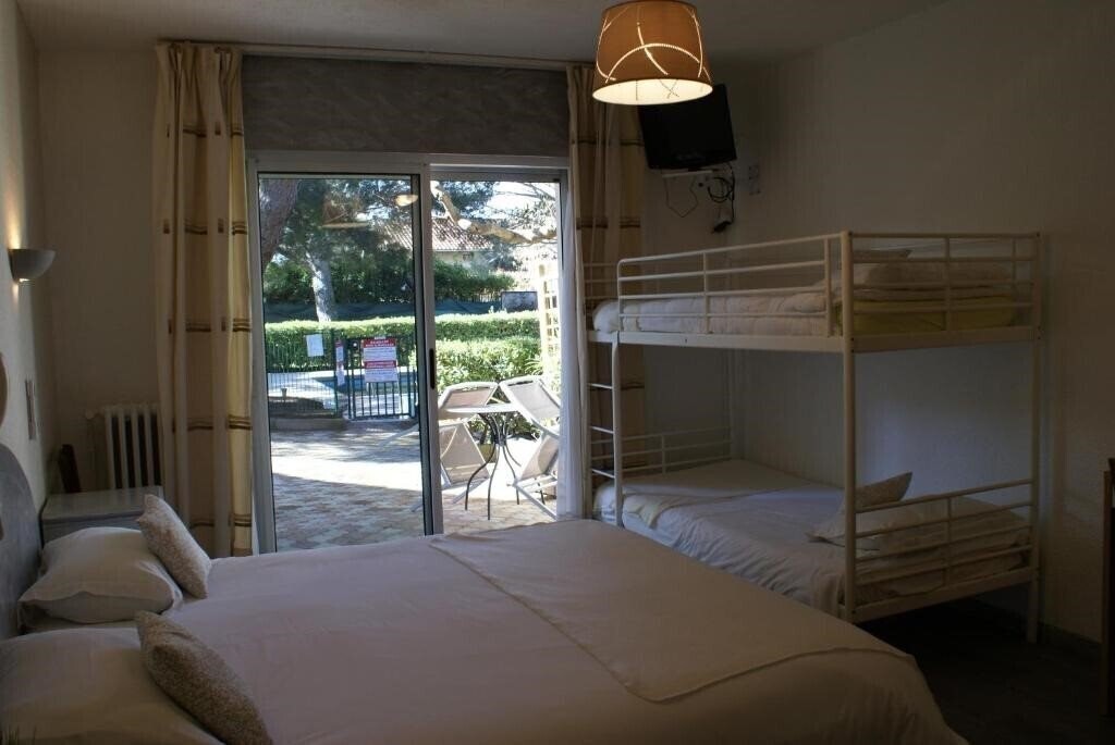 Картинка Le Petit Manoir 3*