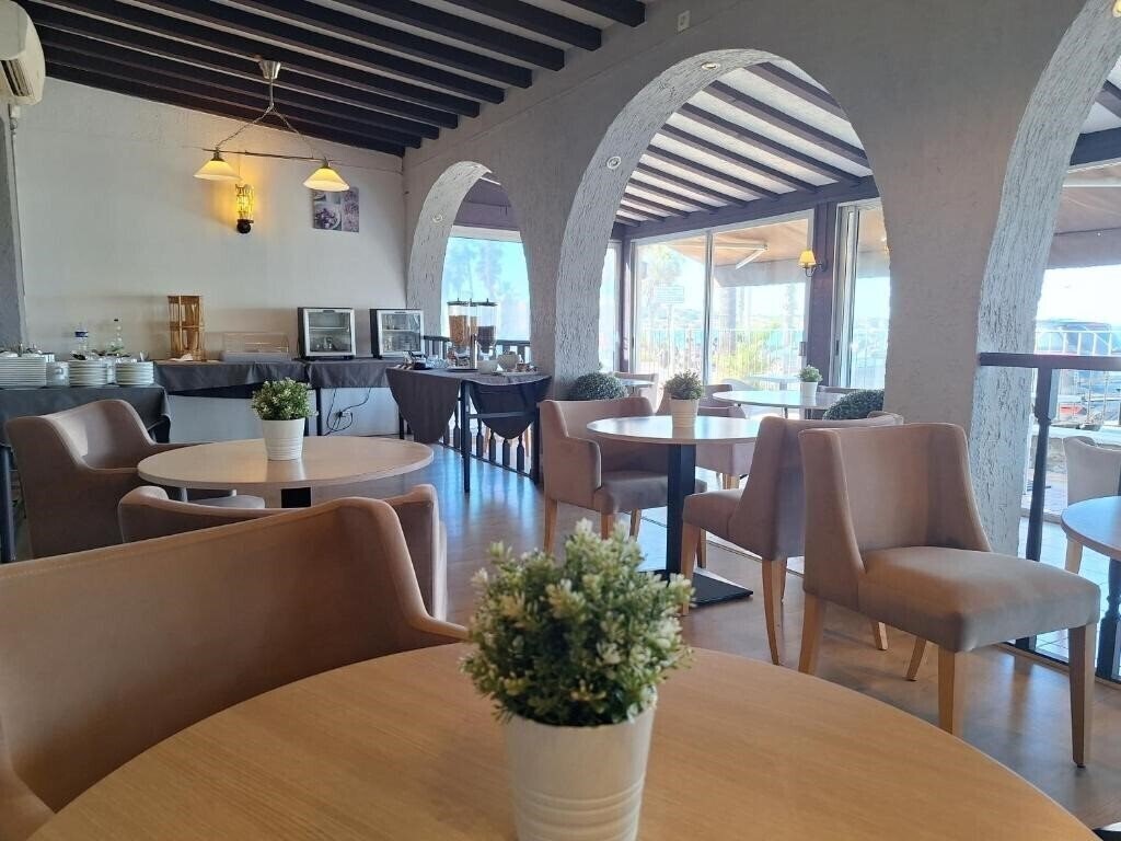 Изображение Adonis Six Fours (ex. Bel Azur Hotel) 2*