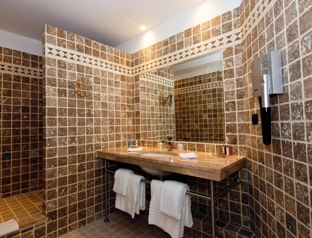 Фото Hotel de Bourgtheroulde, Autograph Collection 5*