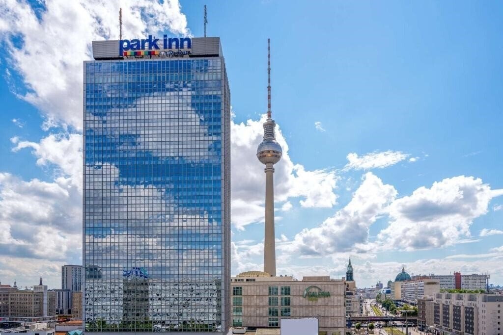 Park-Inn Berlin Alexanderplatz 4* фотосуреті