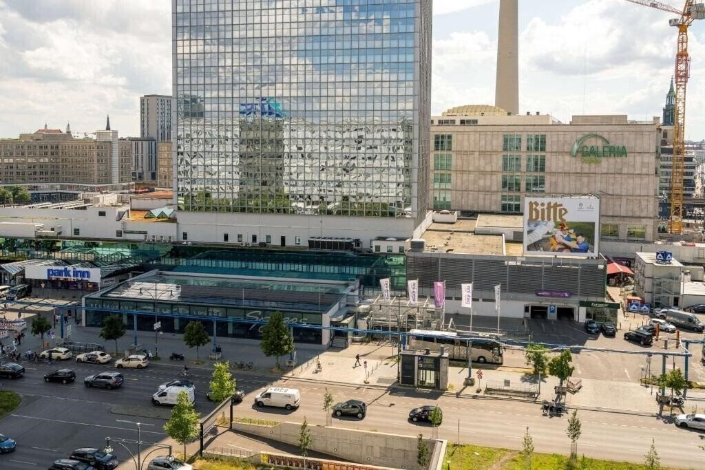 Park-Inn Berlin Alexanderplatz 4* суреті