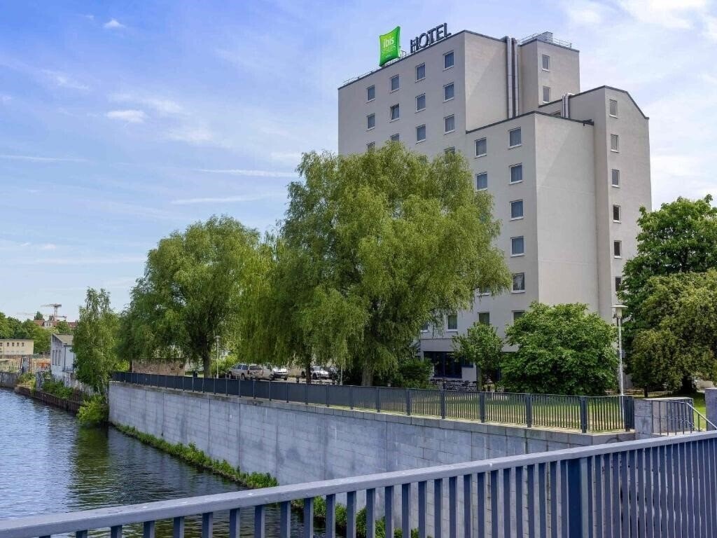 NH Berlin Treptow 4* суреті