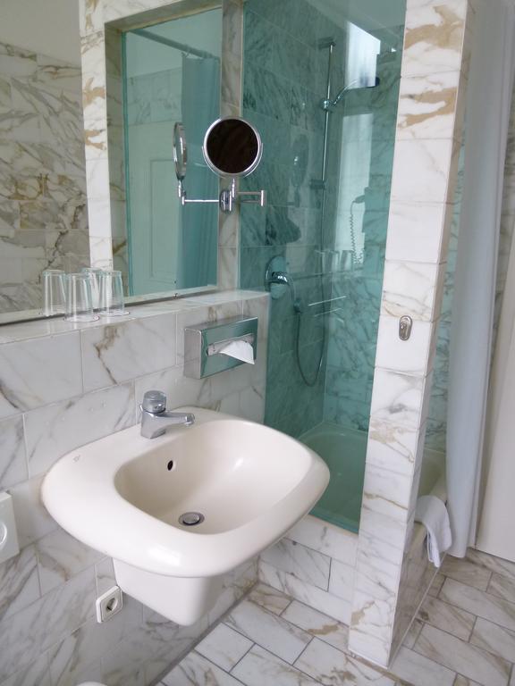 Фото California Am Kurfuerstendamm 4*