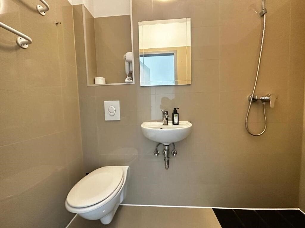 Фото Aaphotel - Hotel & Hostel 1*