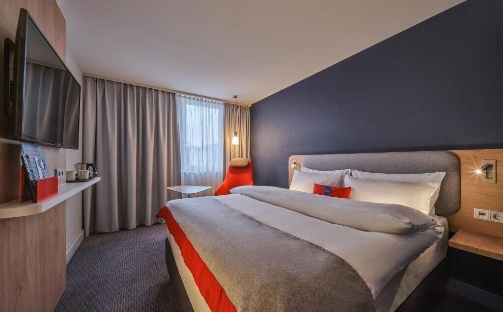 Фото Holiday Inn Express Berlin City Centre-West 2*