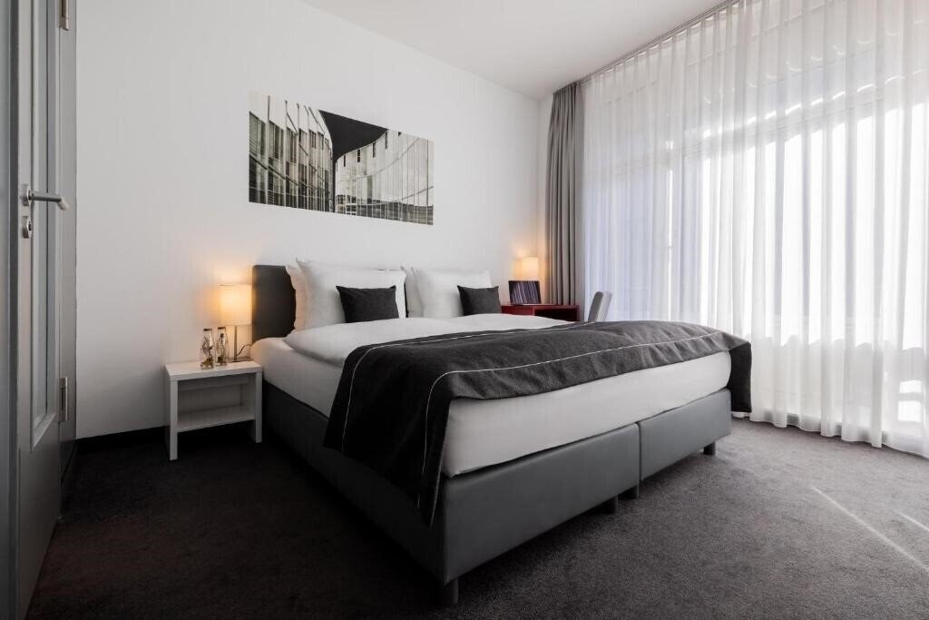 Фото Novum Select Hotel Berlin Gendarmenmarkt 4*