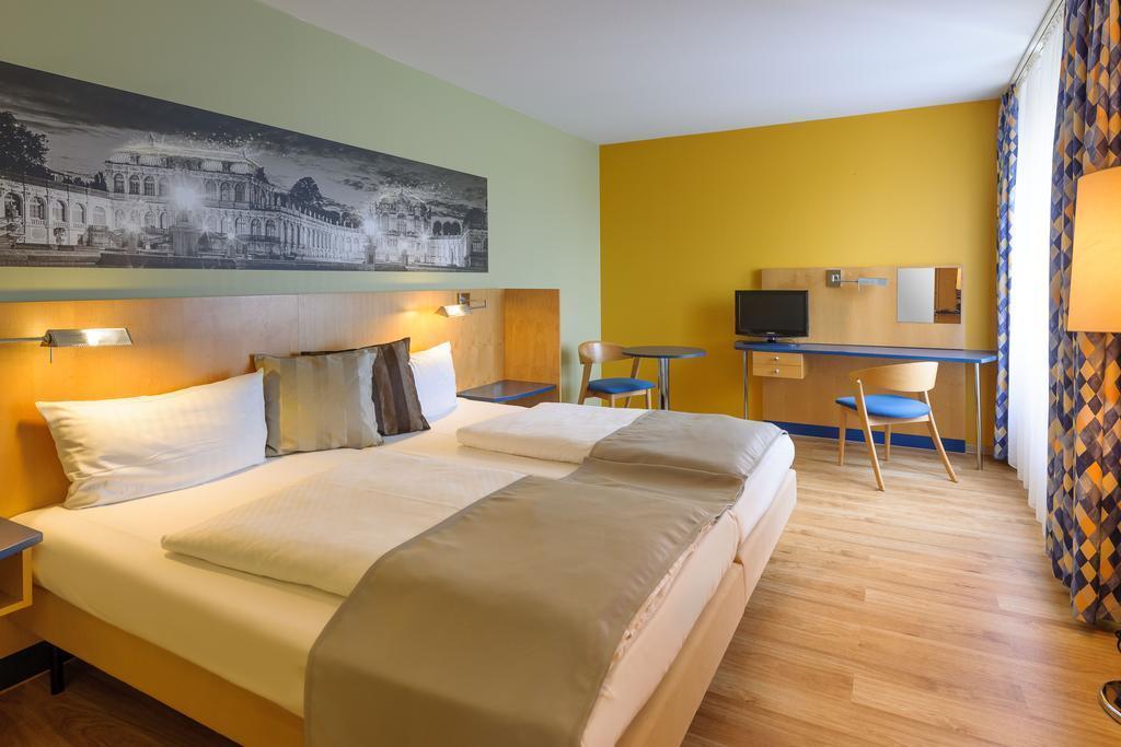 Отель Mercure Hotel Dresden Elbpromenade 3*