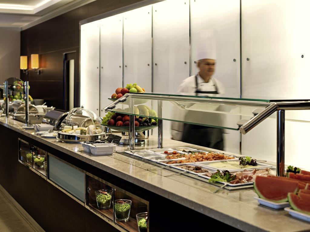 Отель Pullman Dresden Newa 4*