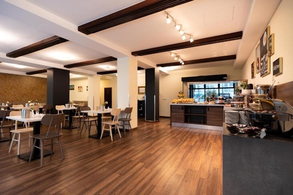 Novum Business Imperial Messe 4* суреті