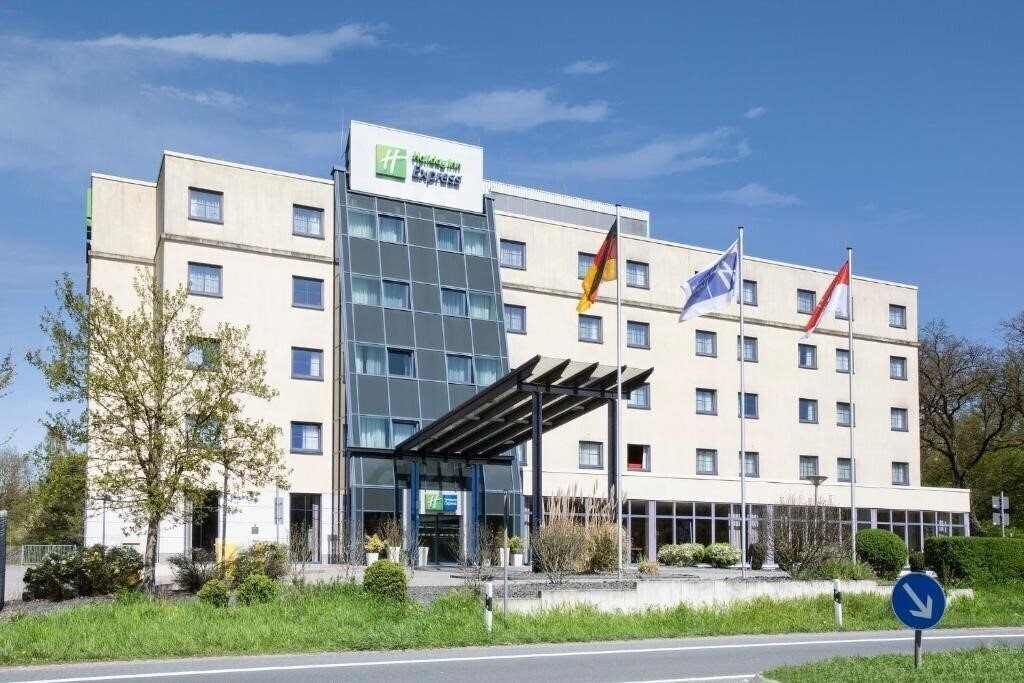 Holiday Inn Express Frankfurt Airport 3* қонақ үйі