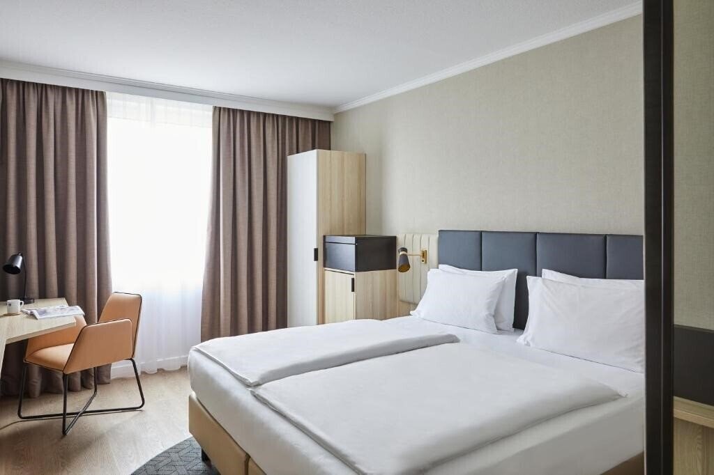 Crowne Plaza Hamburg - City Alster 4* фотосуреті