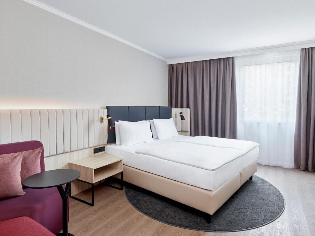 Crowne Plaza Hamburg - City Alster 4* суреті