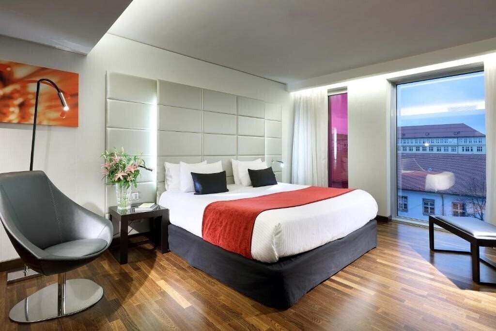 Eurostars Grand Central 4* қонақ үйі