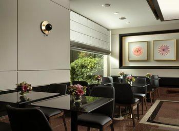 Картинка Holiday Suites 4*