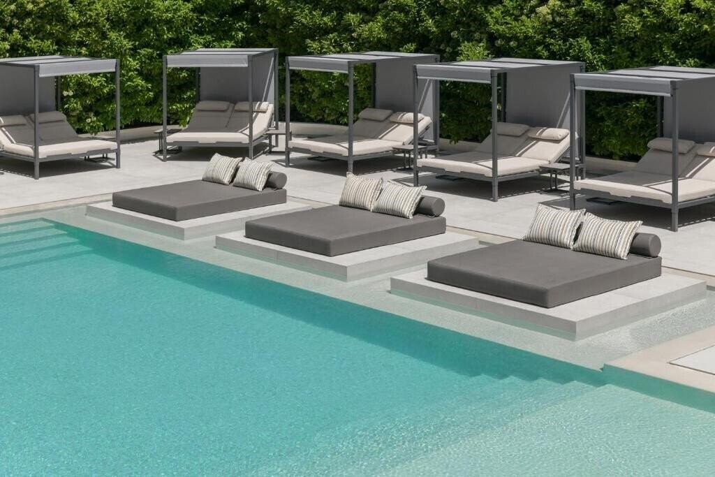 Отель Blazer Suites 4*