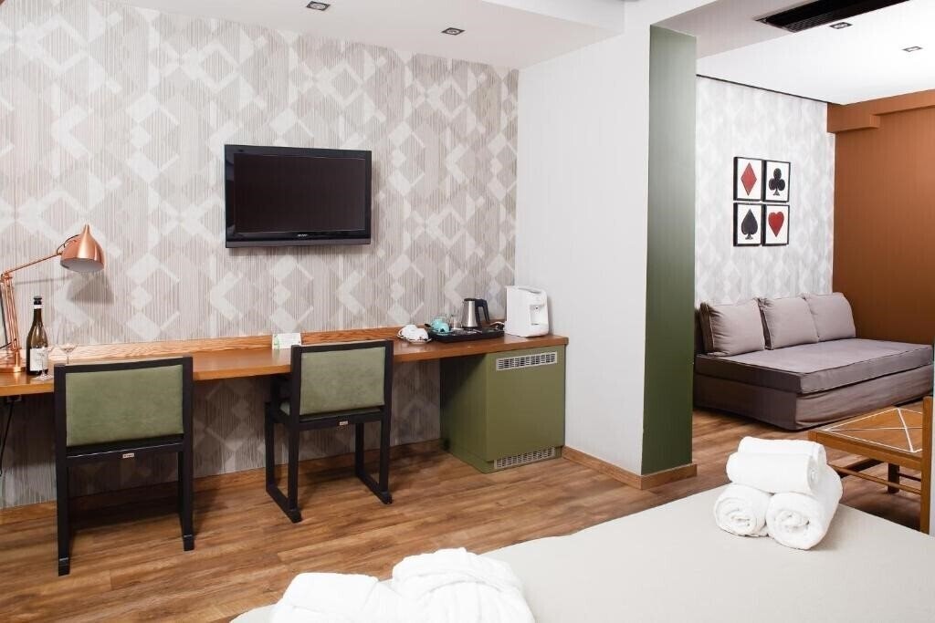 A For Athens 4* суреті