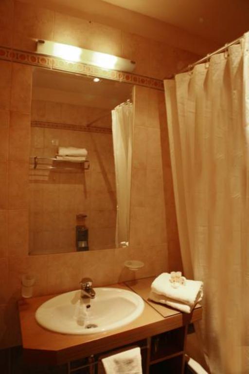 Ariston 3* суреті