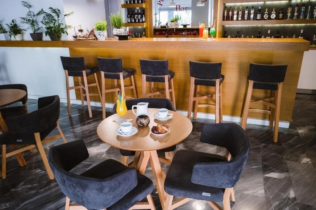 Piraeus Port Hotel 2* фотосуреті