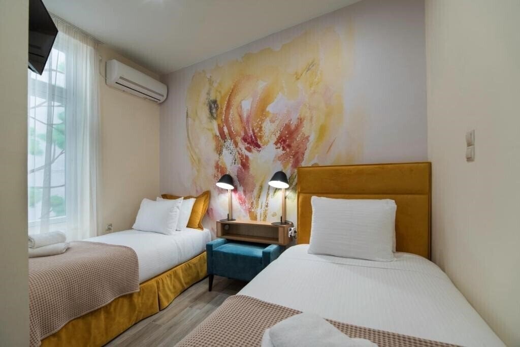 Athens Market Portrait 3* суреті