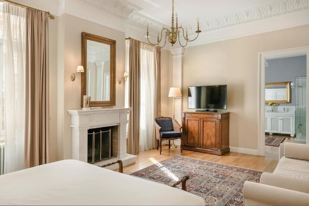 Фотография Noble Suites 3*